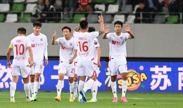 三亿体育-中甲综述：九牛、东吴、西海岸领跑 沈阳主场大胜